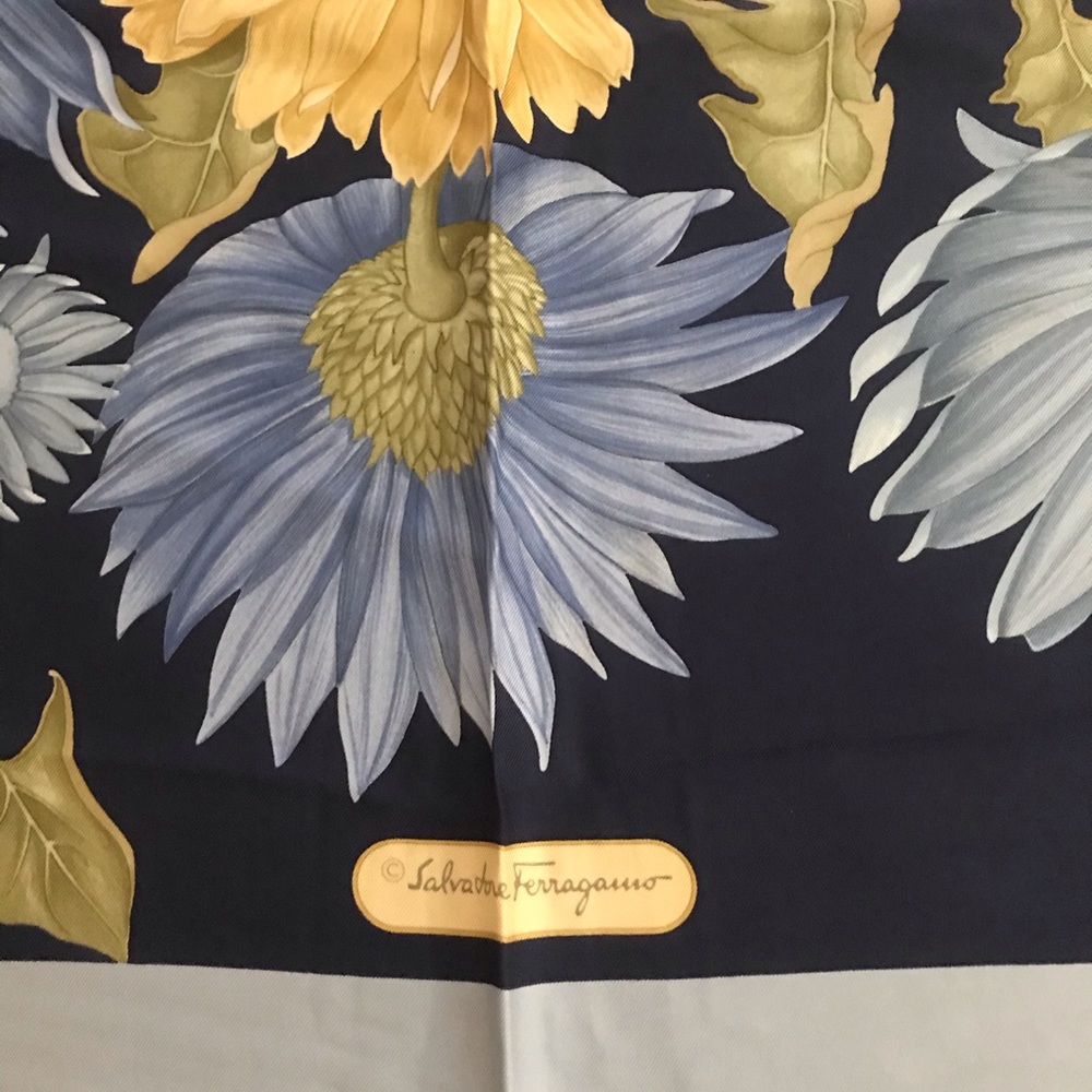 SALVATORE FERRAGAMO SILK SCARF - Picture 3 of 11